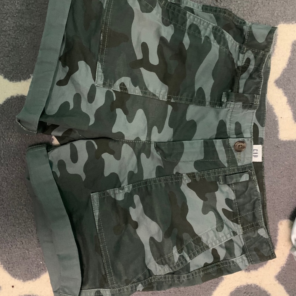Gap Girlfriend Khaki Shorts
